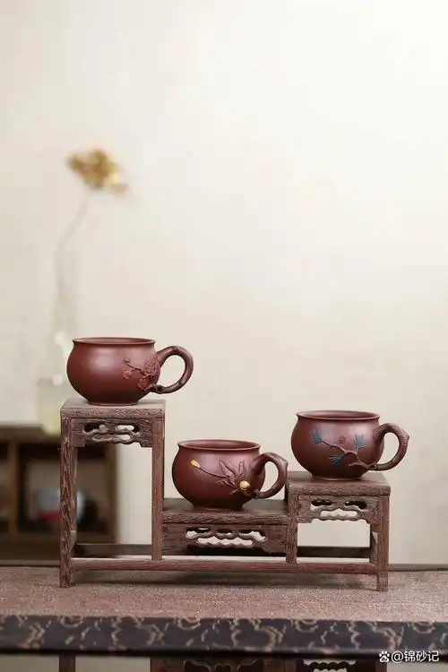 紫砂器皿一直以其独特的质感和深厚的文化底蕴而备受珍视