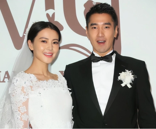 "有舍必有得",结婚近十年的高圆圆,早已活成了贤妻良母