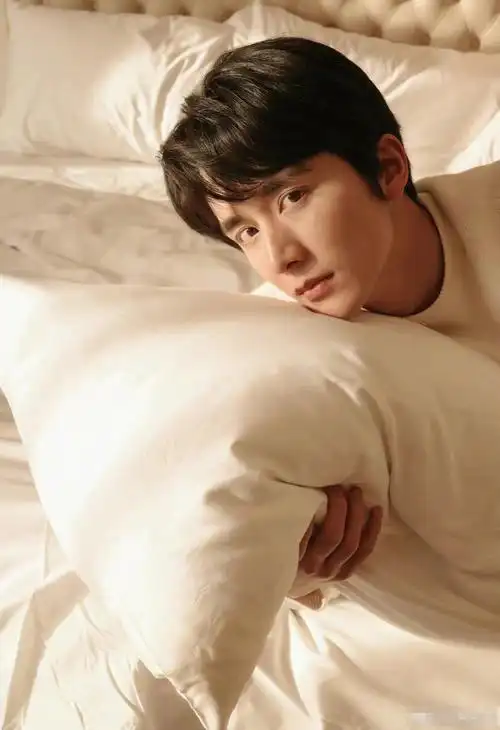 张新成录节目手臂意外受伤已于第一时间送医治疗