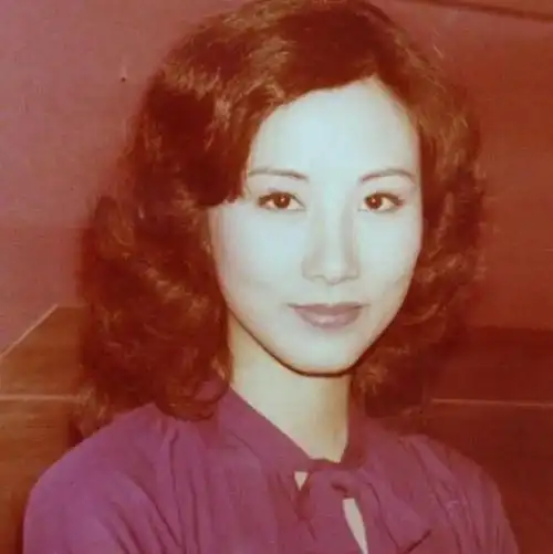 汪明荃近照引争议!头发黑亮茂密,完全不像已经 76 岁 -zaker新闻