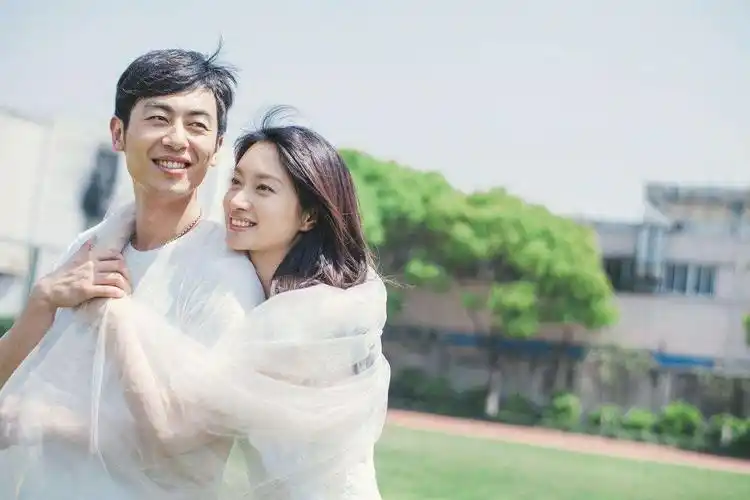 回顾离婚1年后陈思诚居然给前妻佟丽娅送祝福这是什么情况