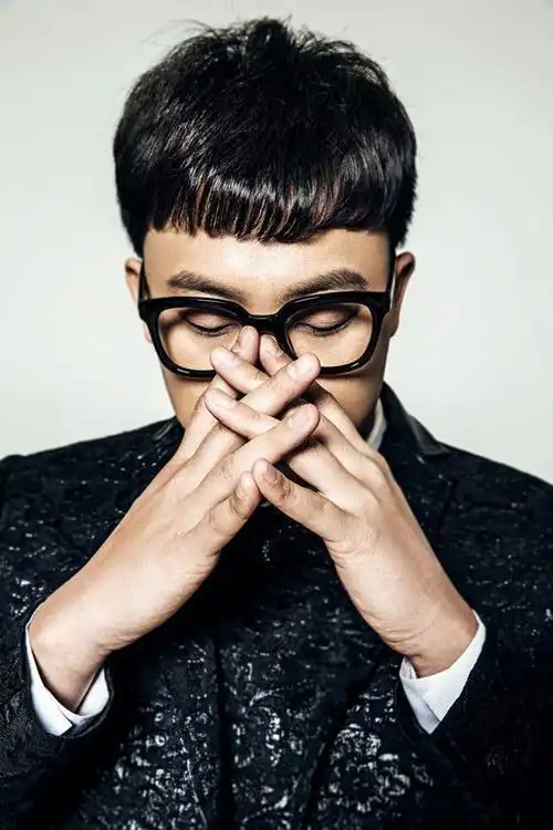 陆续参加了众多电视节目及《中国好声音》巡回演唱会,与此同时金润吉