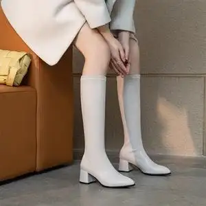 白色尖头长靴大码粗跟高跟时尚高筒靴秋冬不过膝女靴子小码313233