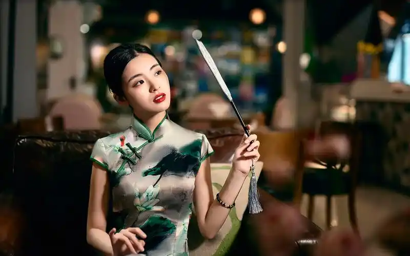 古典旗袍美女性感韵味写真