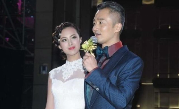 原创东方卫视美女主持,嫁大18岁老公程雷,今老公患病依旧不离不弃