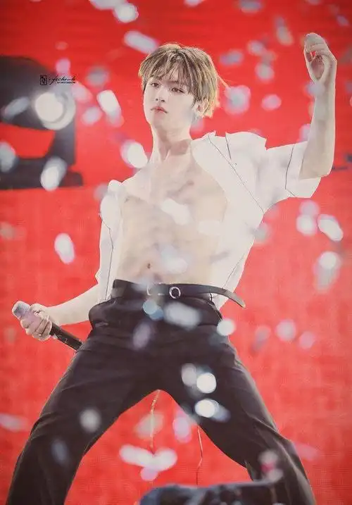 什么发型都能hold住的酷boy,今天也是因为黄明昊的美貌倾倒的一天!