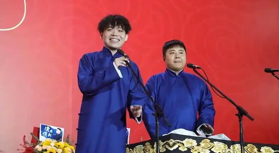 德云社沈阳专场结束,粉丝应援很给力,孟鹤堂不愧是德云社顶流_观众