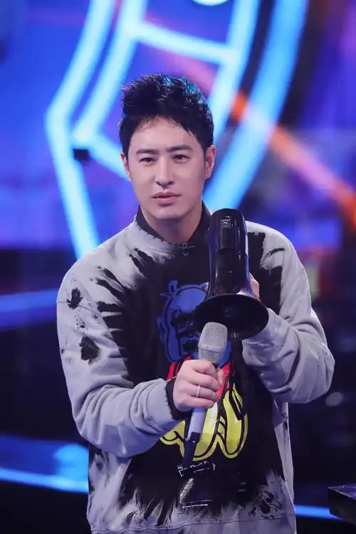 潘玮柏嗨唱转起来2玩转舞台唤起青春回忆