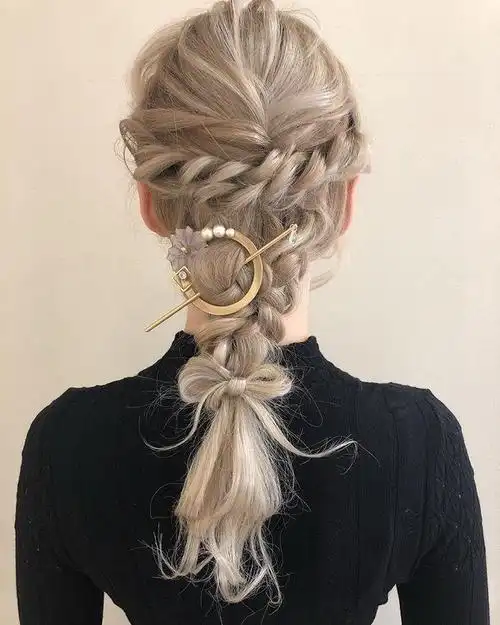 迷人的韩式编发发型保证会让男神愿意一直看着你