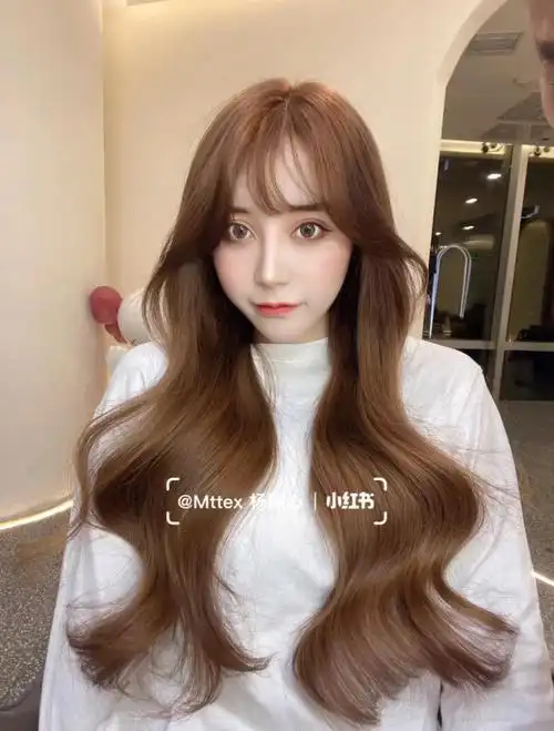 夏季推荐发色亚麻色