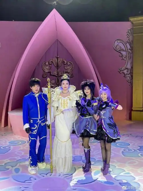 巴啦啦小魔仙十五周年合体啦