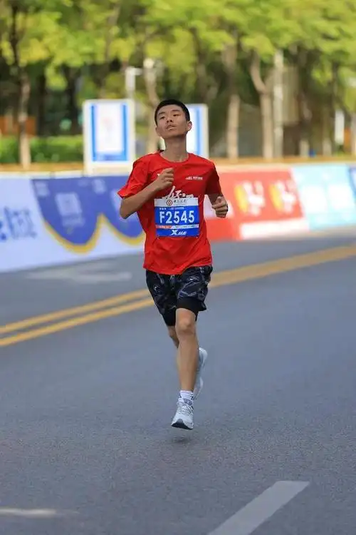 武汉马拉松年龄最小选手:16岁小伙首次跑汉马