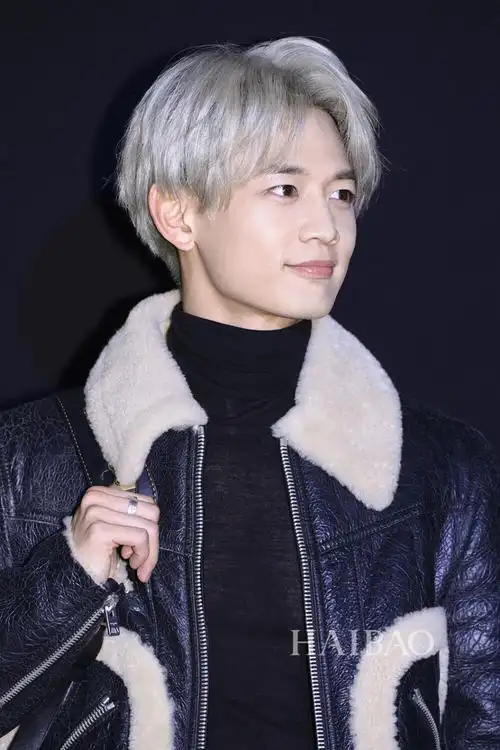 好久不见的wuli珉豪君,银色发色真是帅炸了,简直太惊艳,已被帅哭