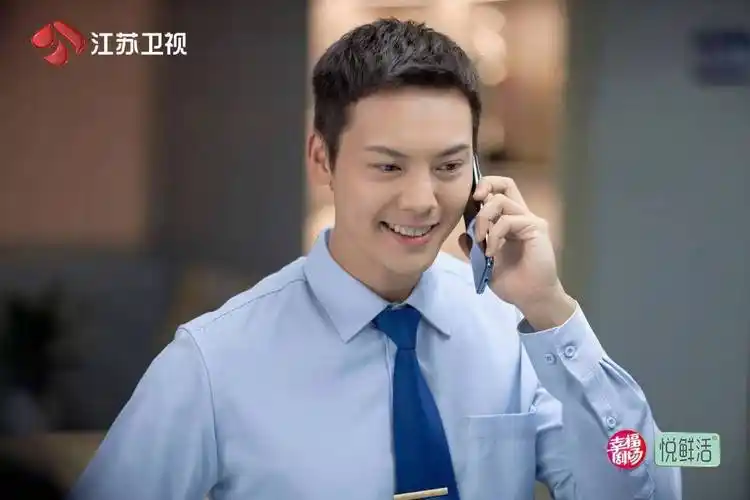 《照亮你》里演消防员,陈伟霆发朋友圈"求教"被胡军回复_靳时川_徐来