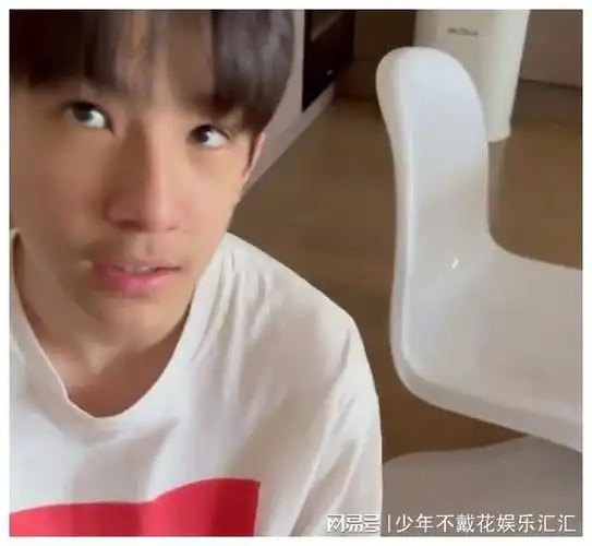 董洁晒顶顶正脸照五官长开有潘粤明影子颜值和杨洋有得一比