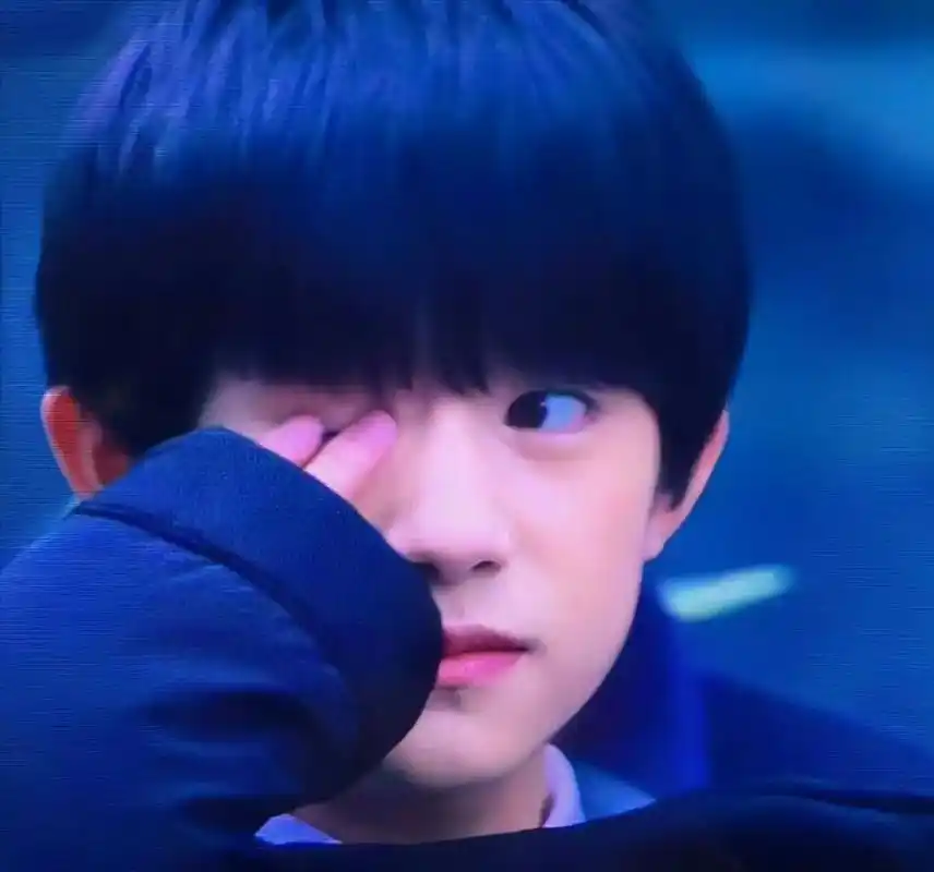 易烊千玺 梨涡少年我相信我会一直爱你 - 抖音