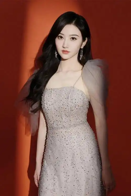 景甜该如何解决眼前的麻烦?最好不要出来解释,搞不好会越描越黑