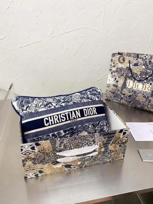 迪奥dior高大上家具抱枕家庭必备二