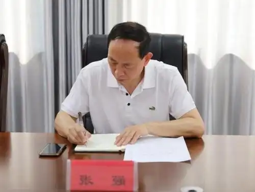 「镇安县公安局政法队伍教育整顿专刊四十四」召开专题党委(扩大)会议