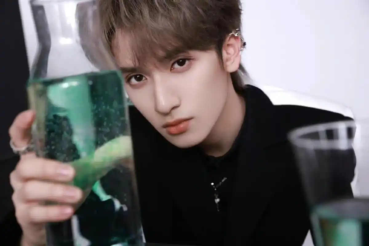 严浩翔染发海报!好斯莱特林!感觉一眼蛇院,会被浩翔老公的眼睛 - 抖音