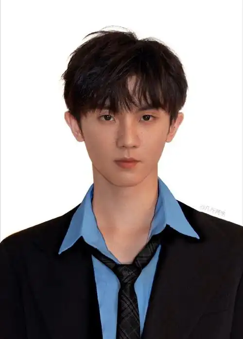 马嘉祺丁程鑫敖子逸兄弟装