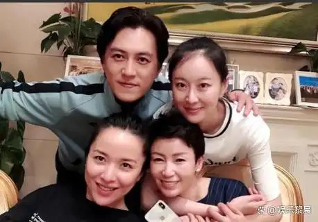 她最为人所知的身份其实是"靳东的妻子"