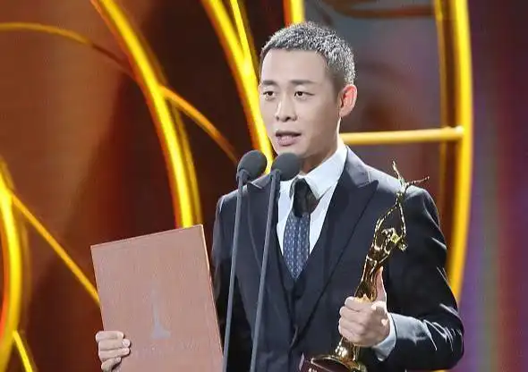 正文   还有就是郑弘比较刻板,他希望他们每星期只见一面,认为多见面