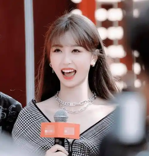 the9成员最新饭拍,刘雨昕像"公子哥",看到谢可寅心动了_虞书欣_陆柯燃