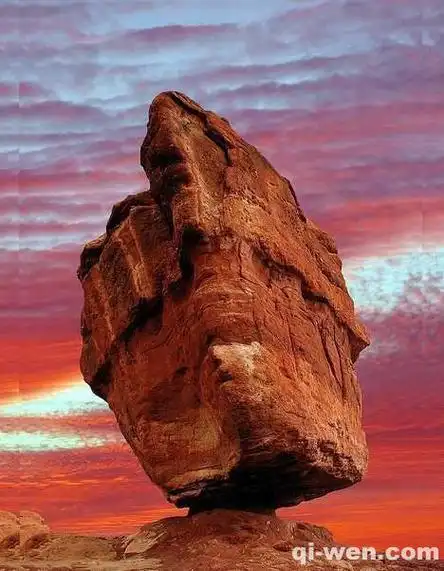 盘点世界上最不可思议的10块石头,很危险但就是不会倒!