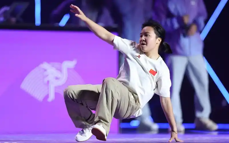 刘清漪夺得亚运史上首枚女子霹雳舞项目金牌