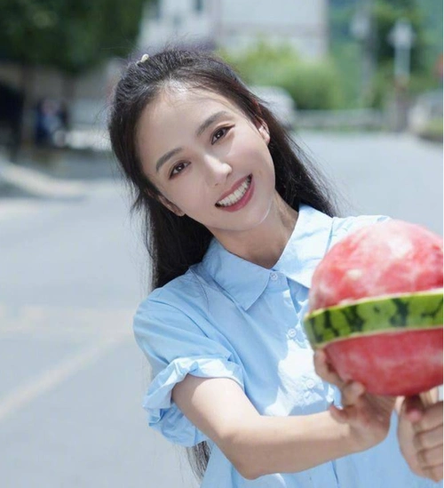 陈思诚的开心你想象不到!一对比才知道,21岁女友为啥赢过佟丽娅