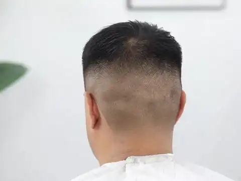 中年男子,剪款渐变发型,时尚帅气很精神