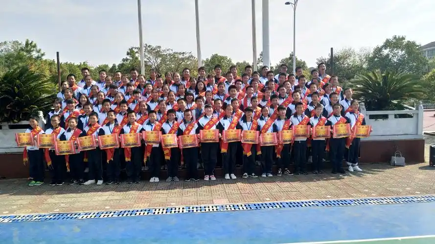 最后,来一张百人大合照吧!