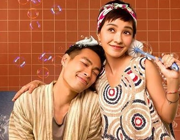 郭采洁牵手伊德尔举止亲密共同回家35岁将获人生伴侣