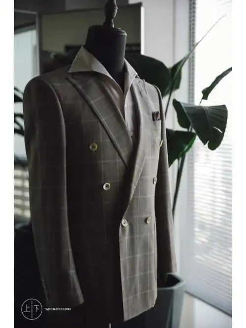 沈阳西装定制双排扣枪驳头格纹西装