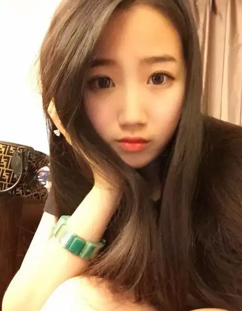 "赵库里"女友度假晒美照 颜值逆天身材火爆