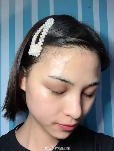 我是那种外油内干的皮肤,这几天皮肤状态不好起皮了,新发型一家面膜还