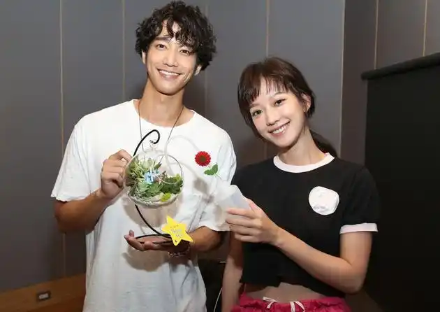 孟耿如邀好友刘以豪为新歌《幸福离岛》唱rap.