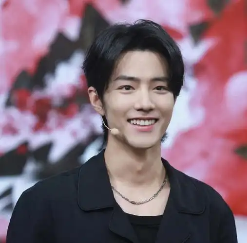 肖战的笑太治愈了#笑起来如春风和煦,阳光微醺,今日份的温暖少年@玖