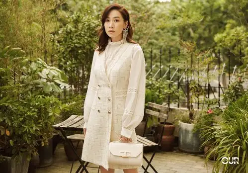 女士街拍夏末秋初主题佘诗曼的街拍look