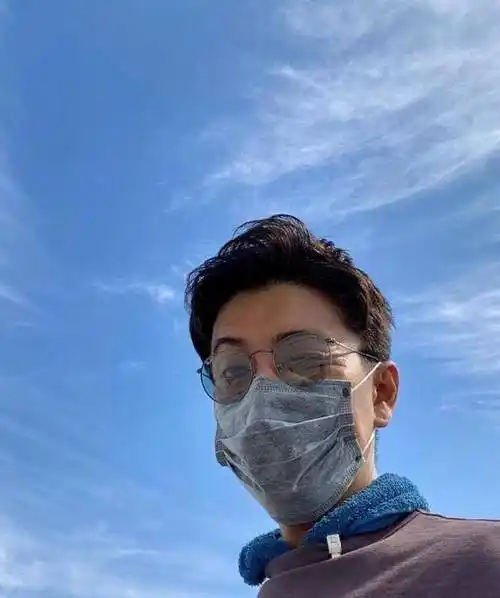 原创47岁木村拓哉穿t恤围毛巾搬砖造型也帅气心美晒美照耍宝圈粉