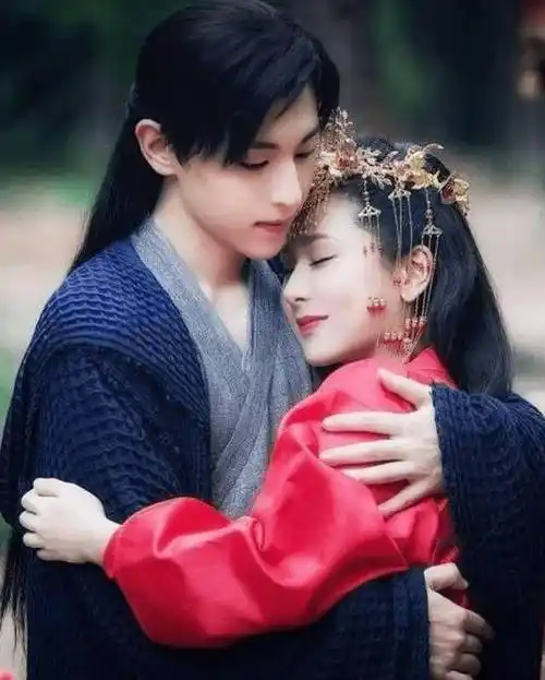 杨紫和邓伦的恋情公开了吗?两人互动甜蜜,网友:磕头,这对cp真好!