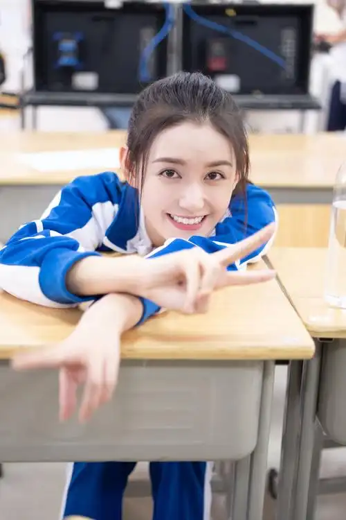 蒋依依说一不小心哭的鼻涕都流出来了,那副帮主来浅浅挽回一些可爱