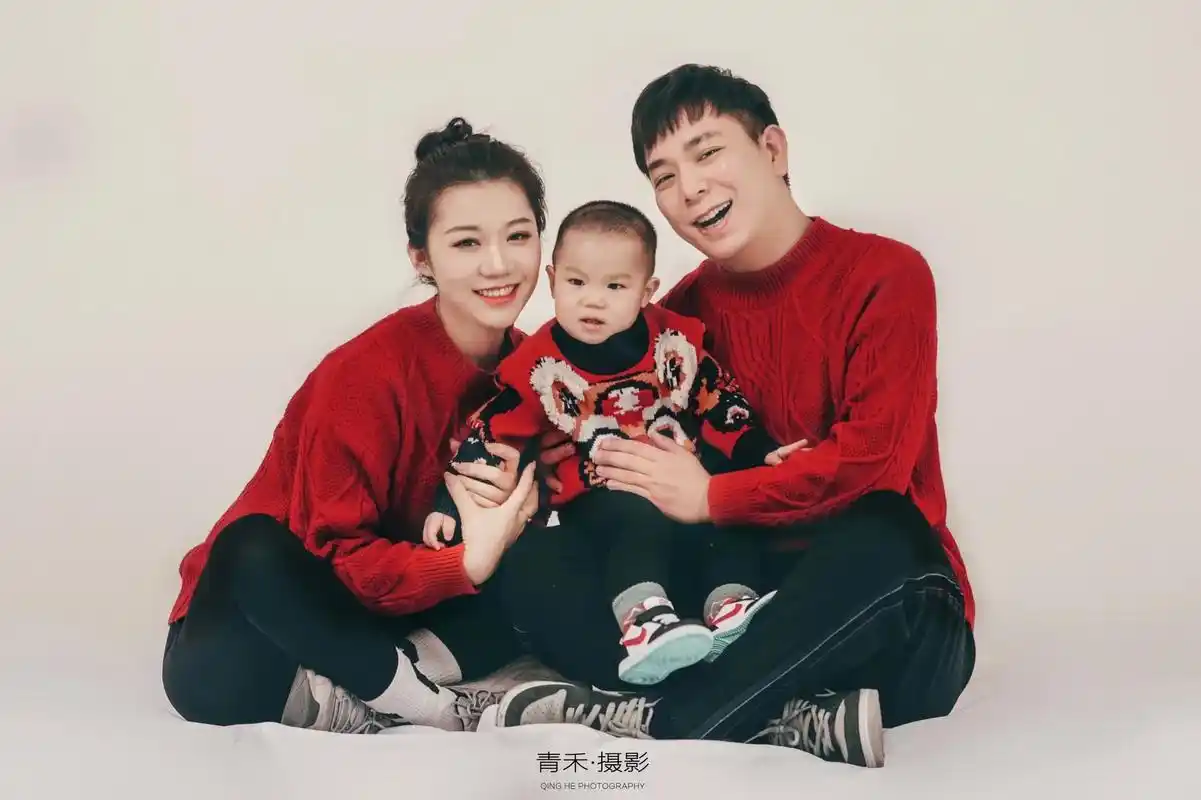 亲自写真.当照片遇见生活 #亲子照全家福 #一家三口的小幸福 - 抖音