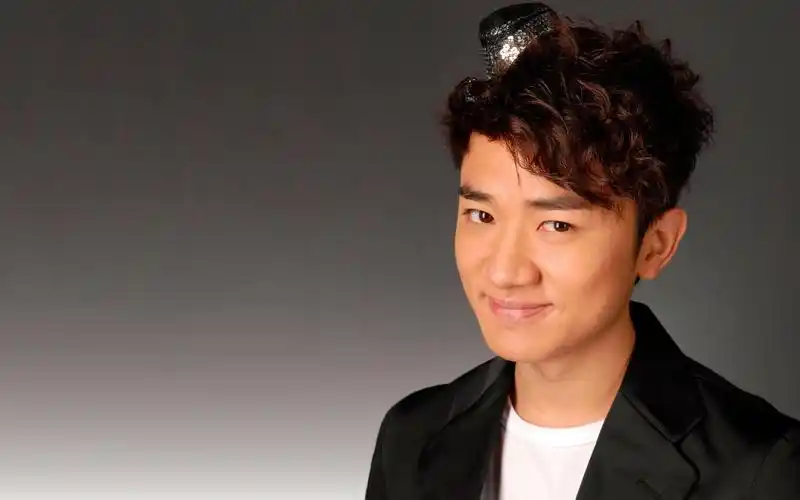 王祖蓝祈祷女儿不要像爸爸,毛舜筠安慰像爸爸,长大也会漂亮的_香港