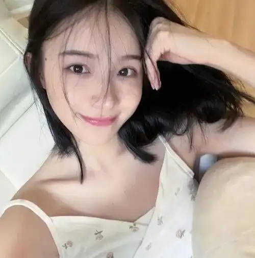 周二珂晒新写真和平时差异大引调侃,本人自曝平时低调,不愿性感