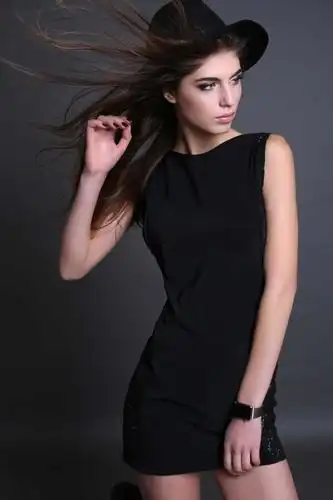 有着一头秀发的美女