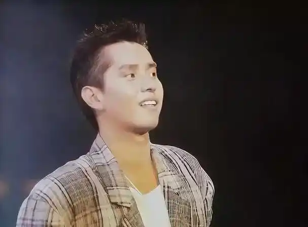 已经74岁的"渣男鼻祖"谭咏麟,总算为自己的"潇洒"付出代价