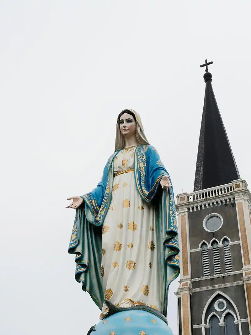 墨西哥科利马州一圣母玛利亚雕像"落泪"  据英国《每日邮报》14日报道