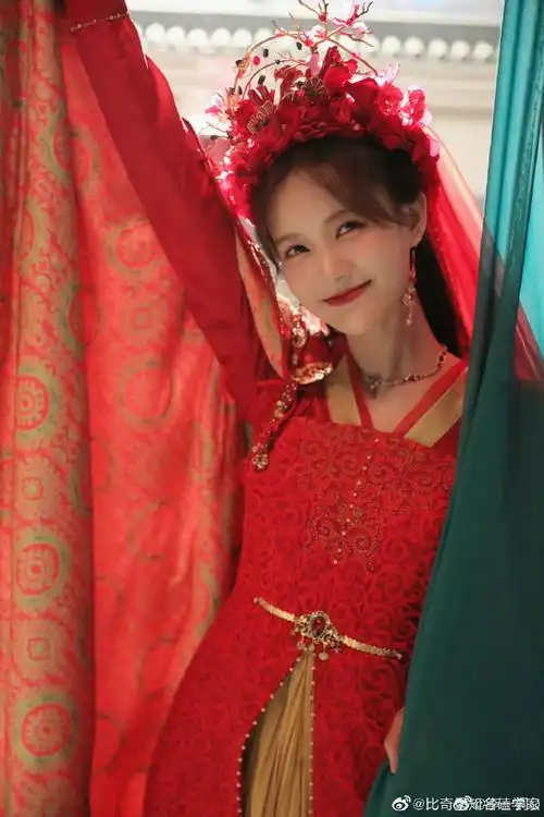 李一桐新剧大婚造型##李一桐红衣大婚造型